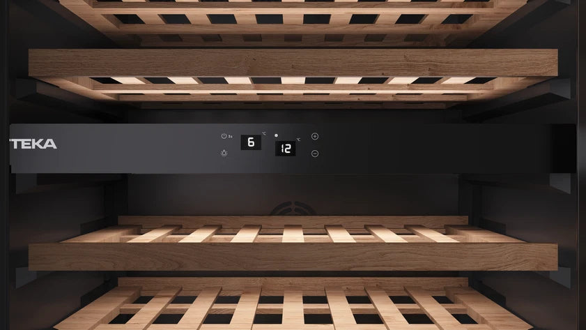 Refrigerator de vinuri free-standing RVU 20046, panou de control electronic, capacitate 46 sticle